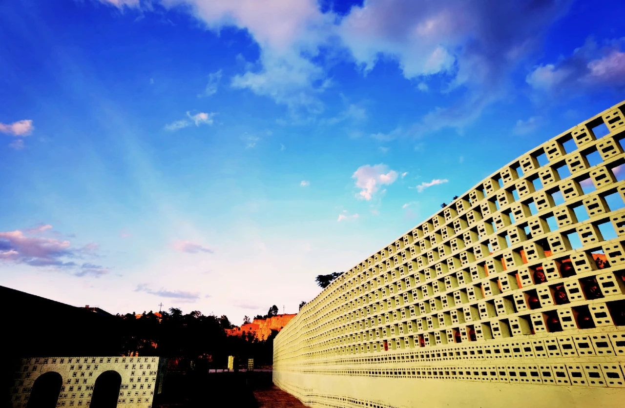 建水-朱家花园-团山村-蚁工坊2日游